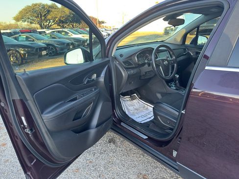 Used 2018 Buick Encore Preferred image 10