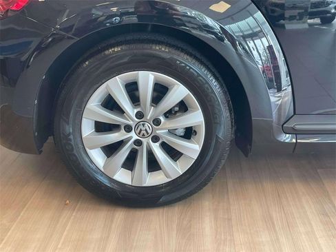 Used 2018 Volkswagen Beetle 2.0T S image 8