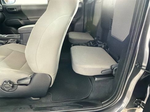 Used 2018 Toyota Tacoma SR image 20