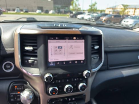 Used 2022 RAM 1500 Laramie AWD/4WD image 16