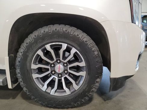 Used 2015 GMC Yukon XL Denali w/ Touring Package AWD/4WD image 13