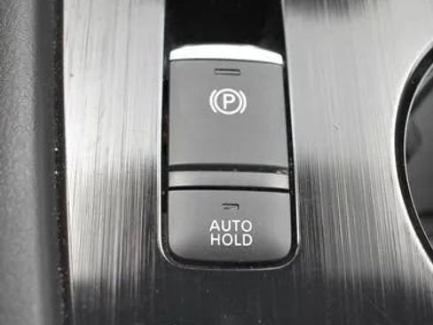 Used 2024 Nissan Rogue S FWD image 34