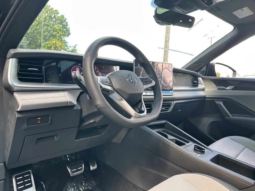 New 2026 Volkswagen Tiguan SE R-Line AWD/4WD image 11
