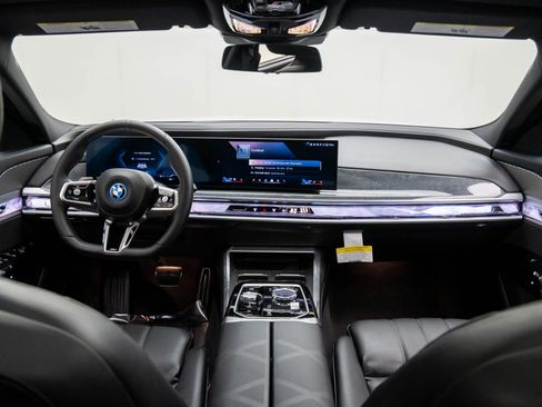 Used 2025 BMW i7 eDrive50 w/ M Sport Package image 10