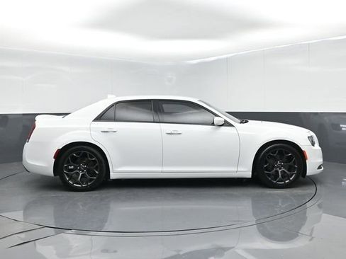 Used 2017 Chrysler 300 S image 9