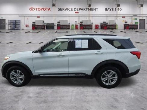 Used 2022 Ford Explorer XLT w/ Equipment Group 202A AWD/4WD image 9