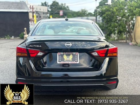 Used 2024 Nissan Altima 2.5 SV FWD image 6