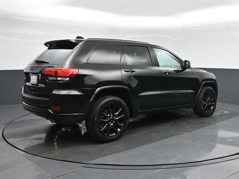 Used 2017 Jeep Grand Cherokee Altitude image 7