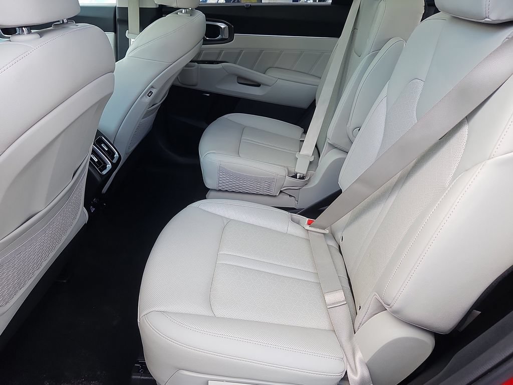 Certified 2023 Kia Sorento SX Prestige w/ Panoramic Sunroof Package AWD/4WD image 28