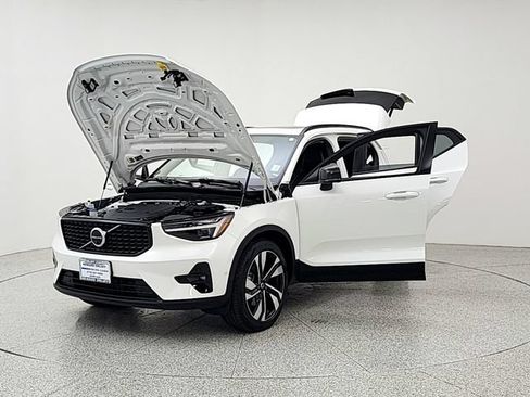 Used 2023 Volvo XC40 B5 Ultimate w/ Climate Package AWD/4WD image 9