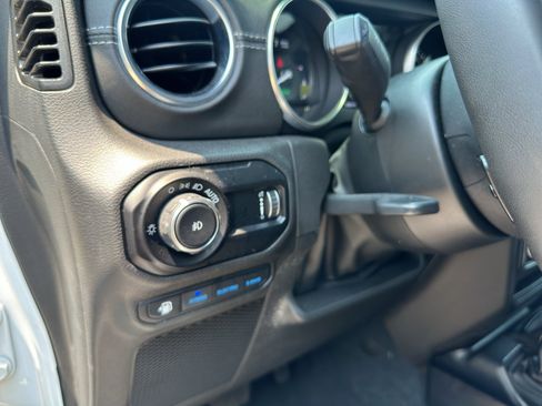 Used 2023 Jeep Wrangler Unlimited Sahara AWD/4WD image 20