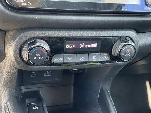 Used 2021 Nissan Kicks SR w/ Exterior Package image 16