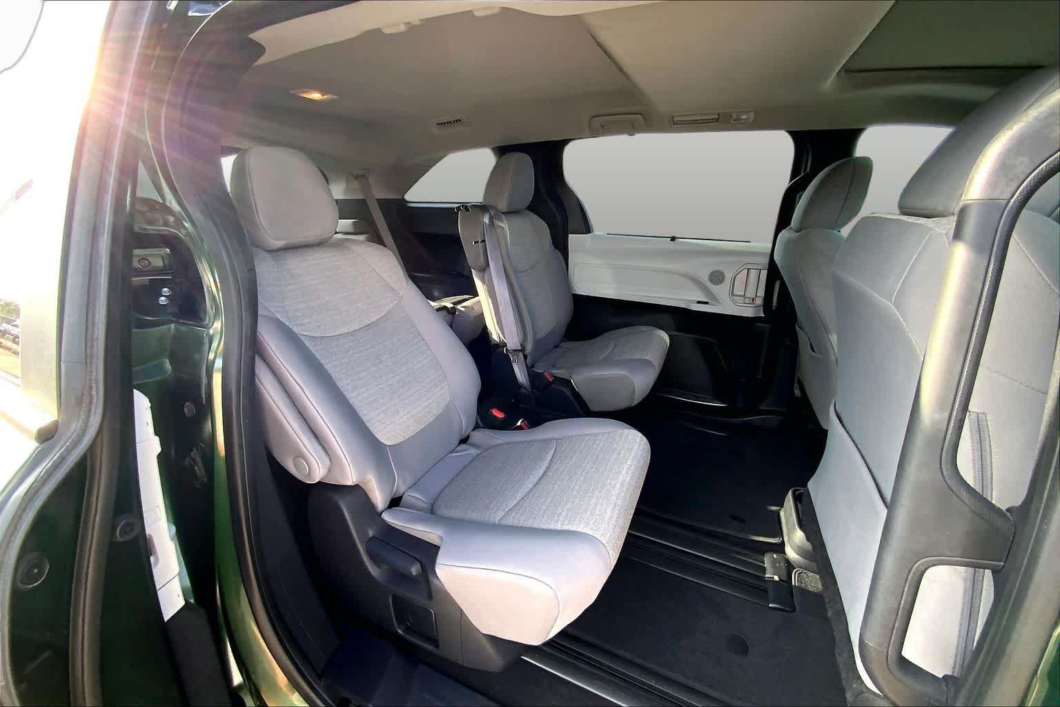 Certified 2025 Toyota Sienna LE w/ LE Plus Package FWD image 20