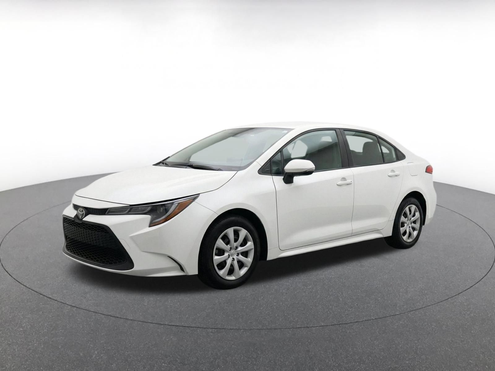 Used 2025 Toyota Corolla LE FWD image 3