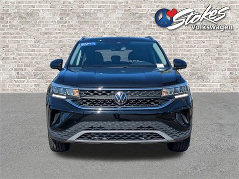 Certified 2024 Volkswagen Taos SE image 9