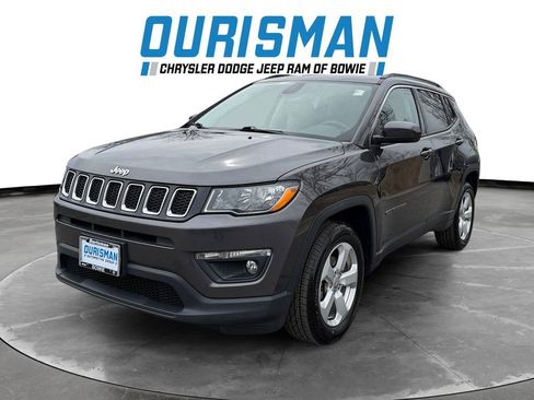 Used 2019 Jeep Compass Latitude image 2