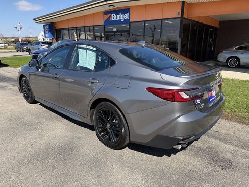 Used 2025 Toyota Camry SE image 3