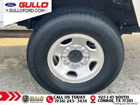 Used 2022 Chevrolet Express 3500 w/ Driver Convenience Package RWD image 8