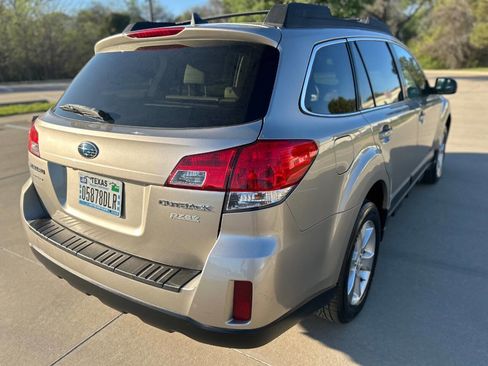 Used 2014 Subaru Outback 2.5i Limited w/ Moonroof Package image 6