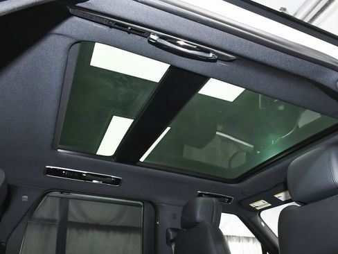 Used 2025 Land Rover Range Rover SE image 64