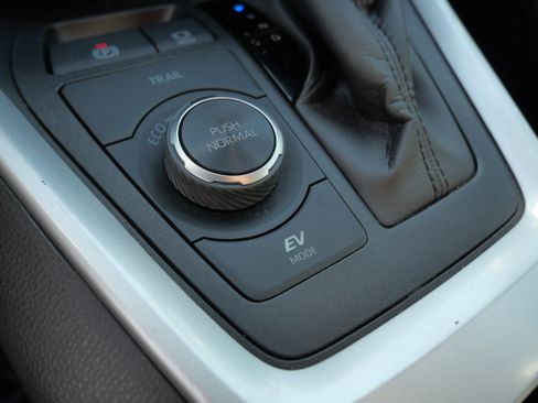Certified 2024 Toyota RAV4 LE AWD/4WD image 32