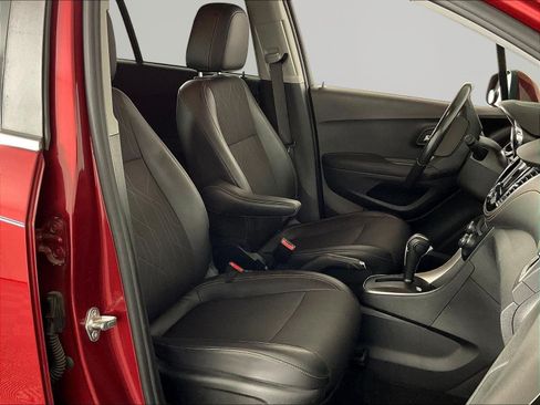 Used 2020 Chevrolet Trax LT w/ LT Convenience Package FWD image 28