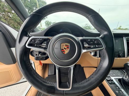 Used 2018 Porsche Macan AWD/4WD image 18