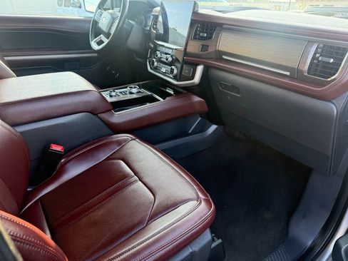 Used 2024 Ford Expedition Max Limited image 2