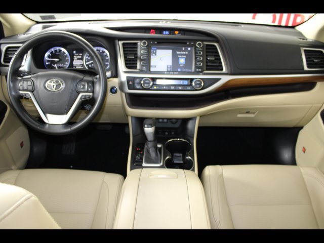 Used 2017 Toyota Highlander Limited w/ Protection Package #3 AWD/4WD image 12