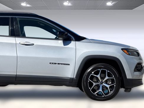 Used 2025 Jeep Compass Limited AWD/4WD image 34