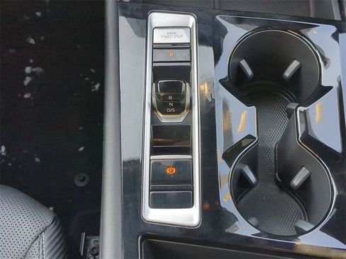 Used 2024 Volkswagen Atlas Cross Sport SE image 23