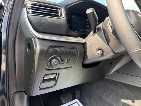 Used 2025 Jeep Wagoneer Series II AWD/4WD image 19
