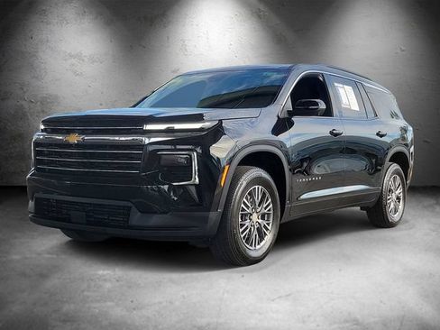 Certified 2025 Chevrolet Traverse LT w/ Driver Confidence Package FWD image 5