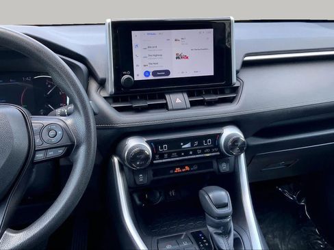 Used 2024 Toyota RAV4 XLE FWD image 7