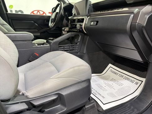 Used 2025 Toyota Tacoma SR5 AWD/4WD image 9