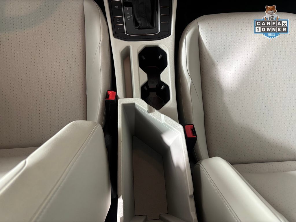 Used 2019 Volkswagen Jetta SE w/ Cold Weather Package FWD image 30