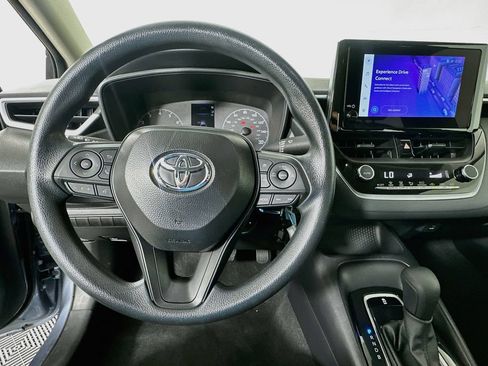 Used 2025 Toyota Corolla LE FWD image 11
