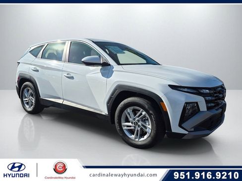 Used 2025 Hyundai Tucson SE image 1