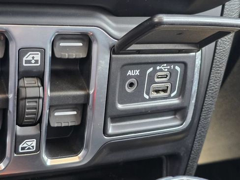 Used 2020 Jeep Gladiator Overland AWD/4WD image 38