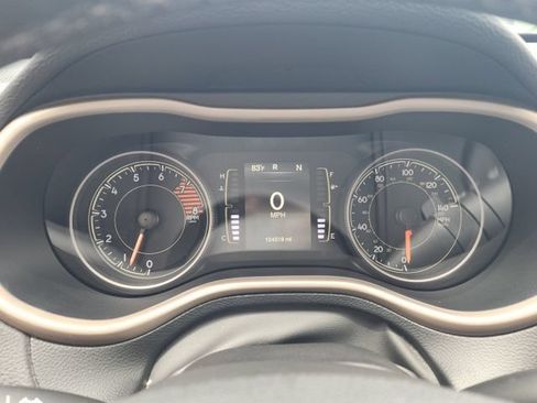 Used 2017 Jeep Cherokee Latitude w/ True North Edition AWD/4WD image 30