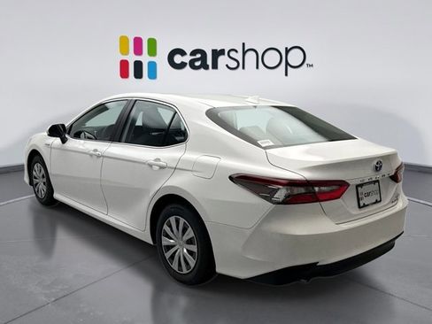 Used 2021 Toyota Camry LE image 3