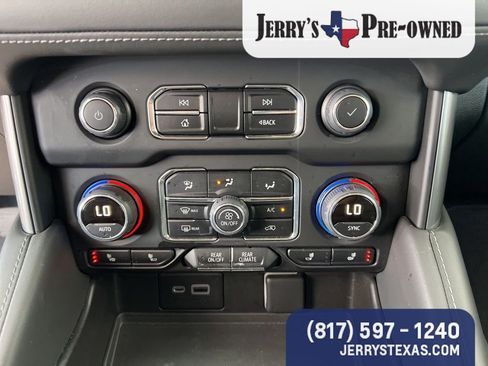 Used 2022 Chevrolet Suburban Z71 AWD/4WD image 12