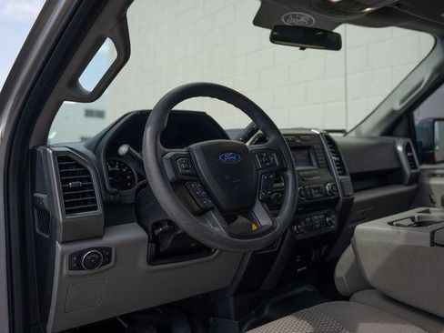 Used 2017 Ford F150 XLT AWD/4WD image 4