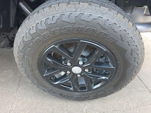 Used 2023 Jeep Gladiator Sport AWD/4WD image 21