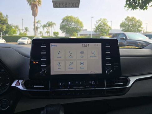 Used 2021 Toyota Sienna XLE AWD/4WD image 30