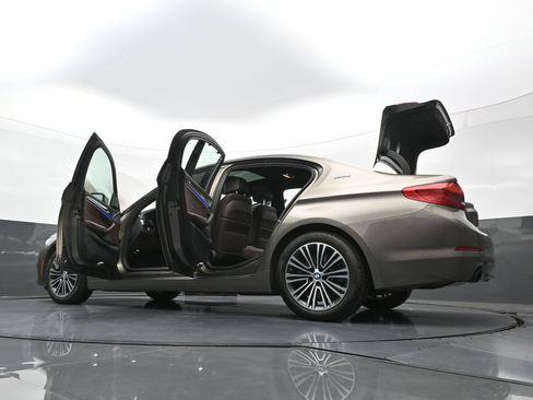 Used 2018 BMW 530e xDrive AWD/4WD image 42