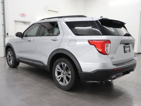 Used 2021 Ford Explorer XLT w/ Equipment Group 202A AWD/4WD image 5
