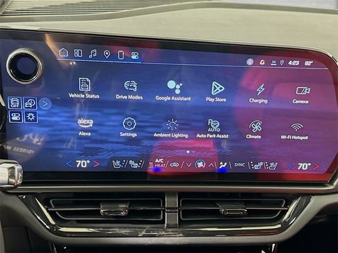 New 2025 Chevrolet Equinox EV RS image 7