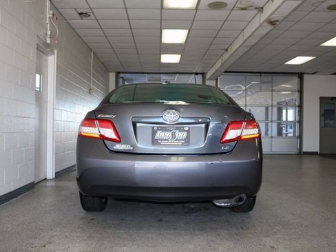 Used 2011 Toyota Camry LE w/ LE Extra-Value Pkg image 4