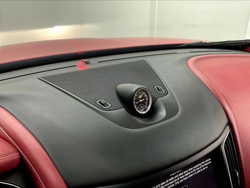 Used 2017 Maserati Levante w/ Luxury Package AWD/4WD image 25